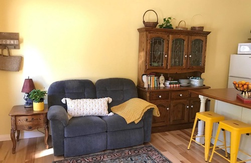 Somis Cottage | Cute Cottage in Organic Lemon/Avocado Orchard - Southern California Farm Stay
