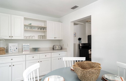 Anna Maria House | Cute Cottage Near Beach and Shops