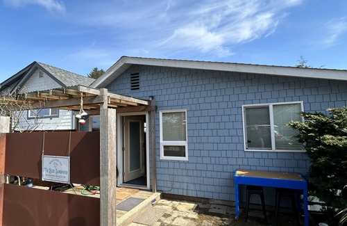 Rockaway Beach Cottage | Cute Cottage walking distance to 7 miles of beach - Dogs welcome!