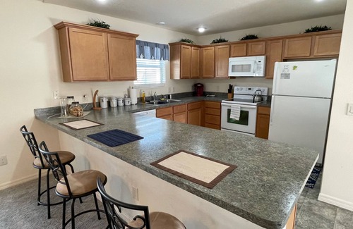 Wildwood Villa | Cute Courtyard Villa medium dogs & declawed cats welcome!