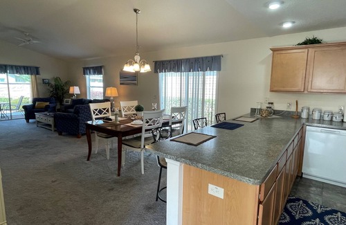 Wildwood Villa | Cute Courtyard Villa medium dogs & declawed cats welcome!