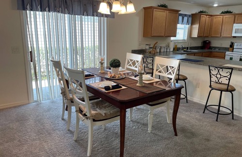 Wildwood Villa | Cute Courtyard Villa medium dogs & declawed cats welcome!