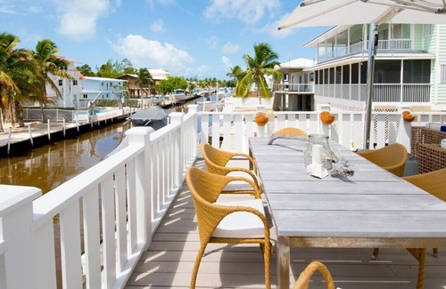 Islamorada House | Cute & Cozy 3 Bedroom Canalfront Pool Home