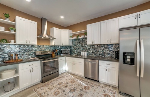 Near East Side House | Cute & Cozy 4BR home in Historic Downtown SA