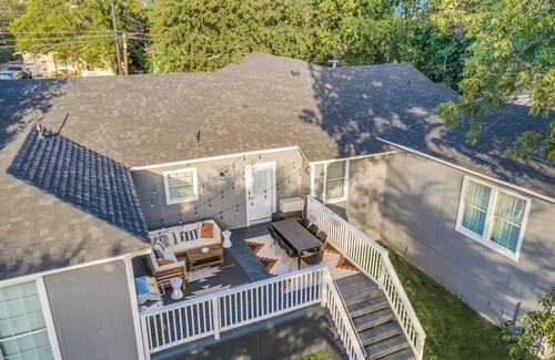 Near East Side House | Cute & Cozy 4BR home in Historic Downtown SA