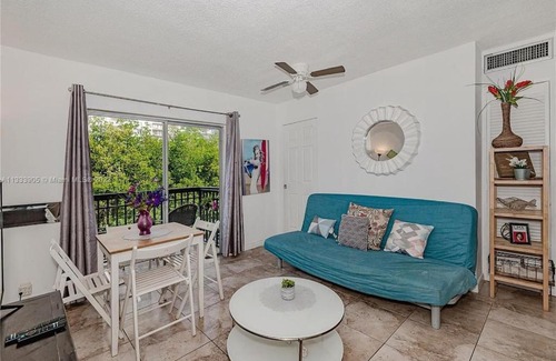Sunny Isles Beach Apartment | Cute, cozy condo walk to the beach!