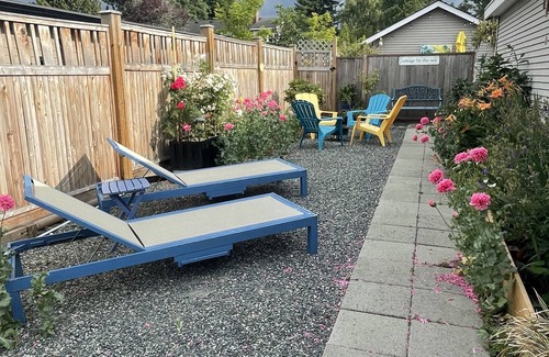 Regional District of Nanaimo Cottage | Cute Cozy Cottage by the Sea in sunny Parksville