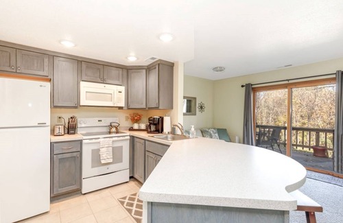 The Galena Territory Villa | Cute & Cozy Golf Villa, King Bed, Wood Fireplace, Near Spa, Trails