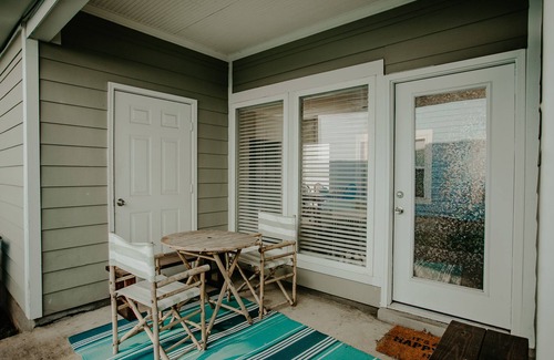 Uptown House | Cute & Cozy Home 1 mile to St. Jude /2miles from Beale st. /Pet Friendly!