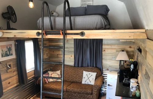 Lazear Apartment | Cute & Cozy Tiny House w/Kitchen