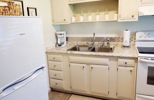 West Eaton House | CUTE & COZY TOO