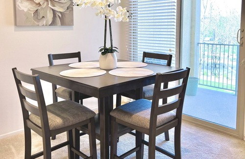 Ontario House | Cute & cozy townhome