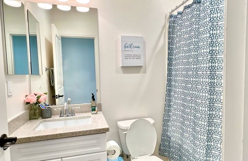 Ontario House | Cute & cozy townhome