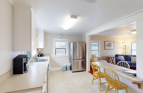 Newport House | Cute, dog-friendly cottage w/views in Nye Beach - walk to shops & the park