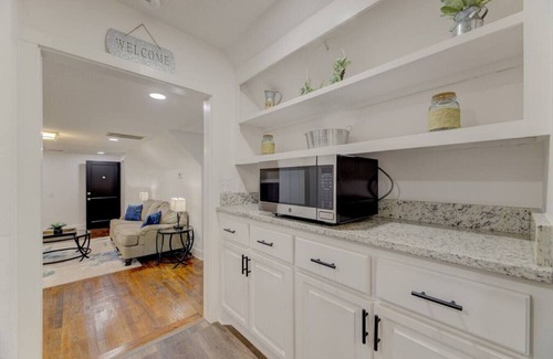 Columbia Apartment | Cute Double-Suite Columbian Apartment Home!