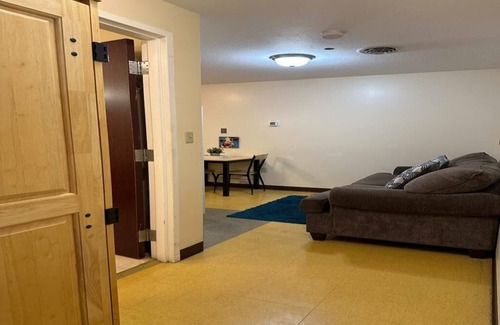 Downtown Pittsburgh Apartment | Cute Downtown APT | Quick & Safe Walk to PPG Arena
