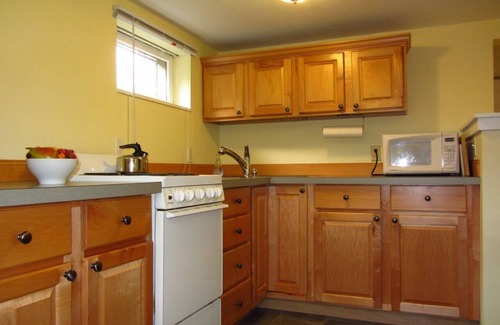 Minor Apartment | Cute Efficiency Studio 2 Miles to Downtown Seattle