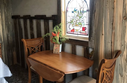 Oakley Cottage | Cute Farmhouse Cottage