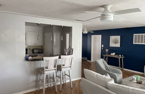 Tropical Shores House | Cute Florida Ranch that's close to everything! Great location!