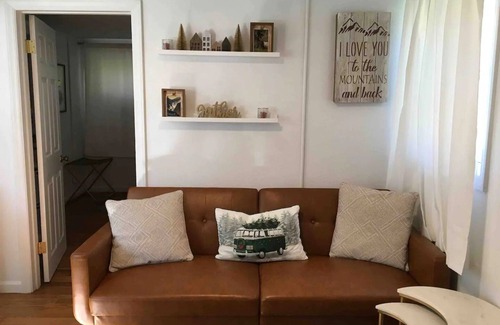 Maggie Valley House | Cute Guest Cottage Convenient Location