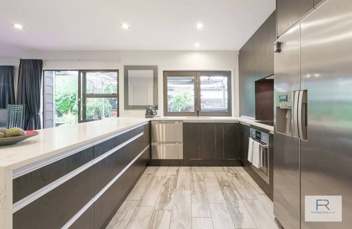 Kohimarama Apartment | Cute Home in Kohi near beach