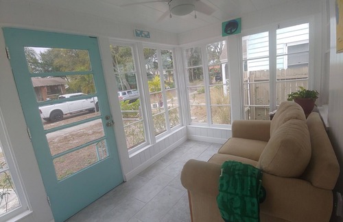 Kenwood Cottage | Cute Home in the Heart of Historic Kenwood
