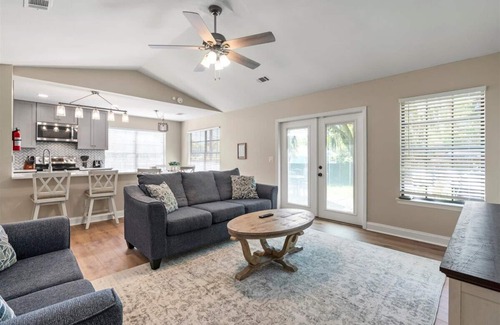 Port Royal House | Cute Home w/Fenced Yard + Bikes, Beach Pass & EV Charger, 10 Mins to Everything