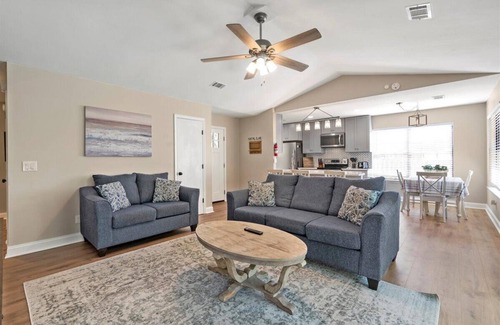 Port Royal House | Cute Home w/Fenced Yard + Bikes, Beach Pass & EV Charger, 10 Mins to Everything