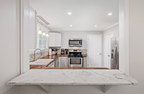 Franklin House | Cute House in town with private yard