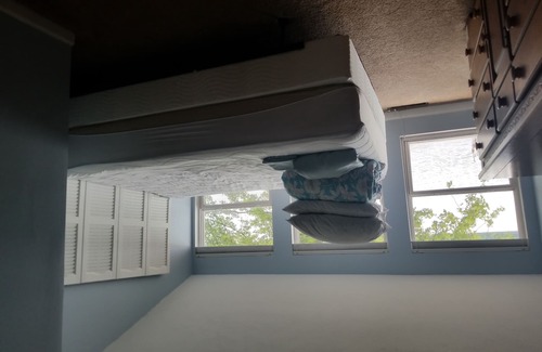 Edwardsburg Cottage | Cute Lakefront Cottage - Fully Stocked Kitchen Relaxing Getaway