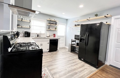 Dacula House | Cute Little 4Br/2bath Farmhouse - Corp Housing welcome!