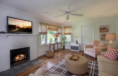 Boone Cottage | Cute Little Bungalow Close To Town With All The Amenities You Could Ask For