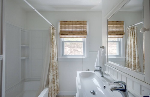 Boone Cottage | Cute Little Bungalow Close To Town With All The Amenities You Could Ask For