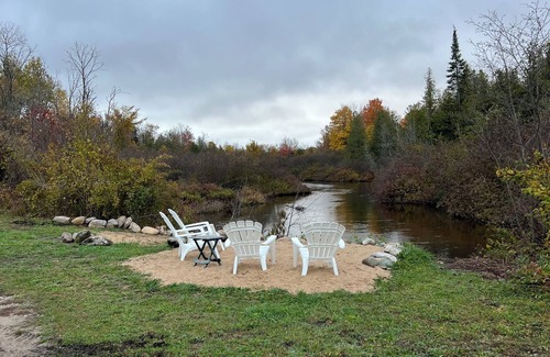 Petoskey RV Rental | Cute little campground -campsite in Petoskey with nature views