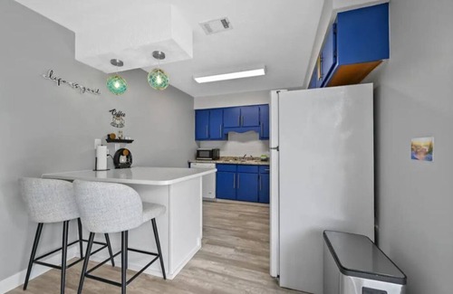 Lagoon Estates House | CUTE! little end-unit beach townhome