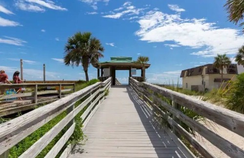 Lagoon Estates House | CUTE! little end-unit beach townhome