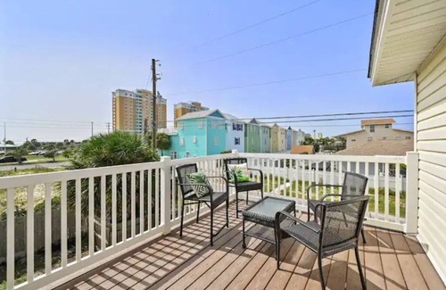 Lagoon Estates House | CUTE! little end-unit beach townhome