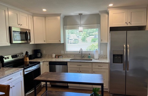 Valdosta House | Cute McRee Manor with large screened porch