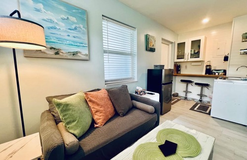 Lake Worth Apartment | Cute & modern studio apartment in prime location in downtown Lake Worth Beach!