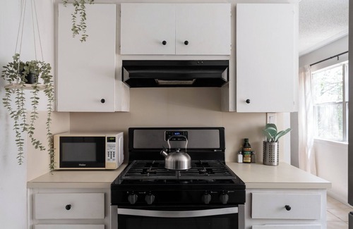 Waters Park House | Cute n' Cozy Retreat in Central Austin