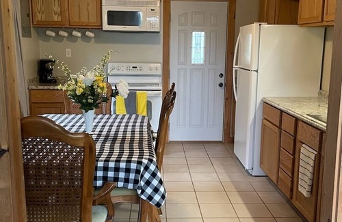 Mansfield House | Cute, newly remodeled 3 bed, 1 bath house in the heart of it all!