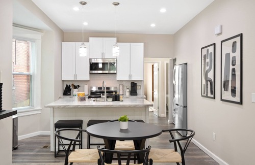 St. Louis Apartment | Cute Newly Renovated/King Beds/WashU & Clayton