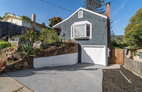 Redwood Heights House | Cute Oakland hills home with panoramic views