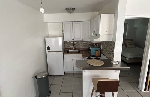 Victoria Park Apartment | Cute One Bedroom Near the Beach that is located minutes from Las Olas Blvd; Port