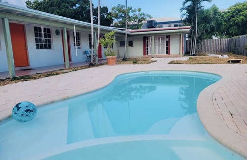 Victoria Park Apartment | Cute One Bedroom Near the Beach that is located minutes from Las Olas Blvd; Port