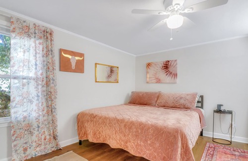 North Charleston Cottage | Cute Park Circle Cottage- Walk to restaurants/bars