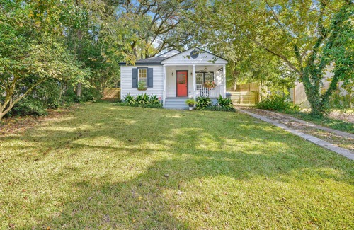 North Charleston Cottage | Cute Park Circle Cottage- Walk to restaurants/bars