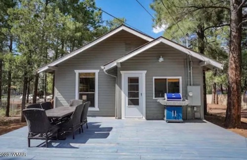 Pinetop-Lakeside House | Cute Rainbow Lake home w/fenced yard for pups! WiFi, well established rental!