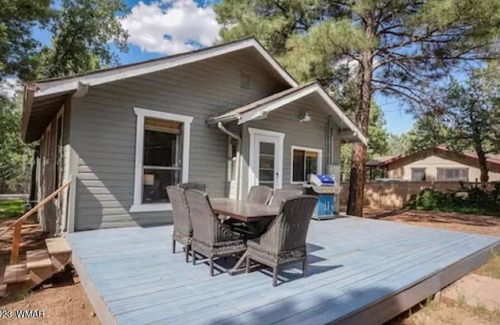 Pinetop-Lakeside House | Cute Rainbow Lake home w/fenced yard for pups! WiFi, well established rental!