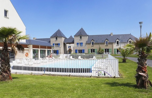 La Guymauviere-La Hulotais-La Bourelais House | Cute + Rustic Saint-Malo House | Private Entrance!